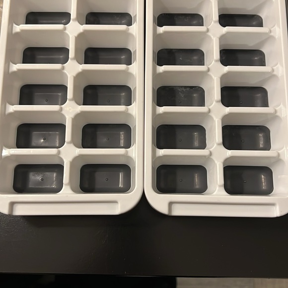 Set of 2 Ice Trays - Picture 5 of 5